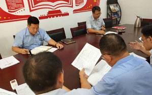 公交黨支部召開(kāi)“不忘初心，牢記使命”學(xué)習(xí)研討座談會(huì)