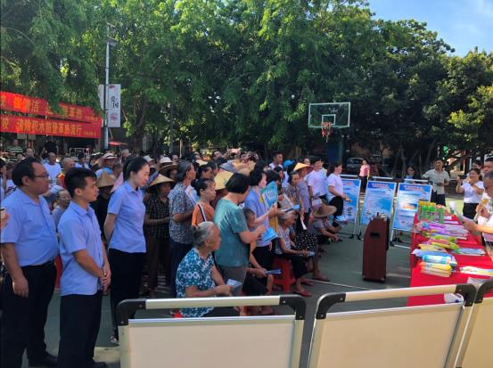公交公司組織員工參加“清潔家園、滅蚊防蚊”專題現(xiàn)場(chǎng)活動(dòng)